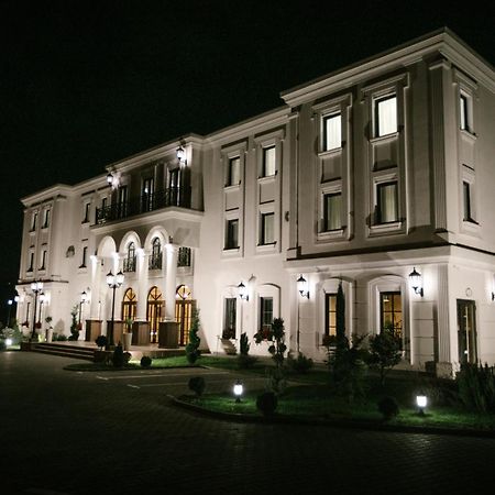 Hotel Beli Dvor Čačak Dış mekan fotoğraf