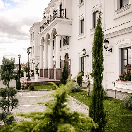 Hotel Beli Dvor Čačak Dış mekan fotoğraf
