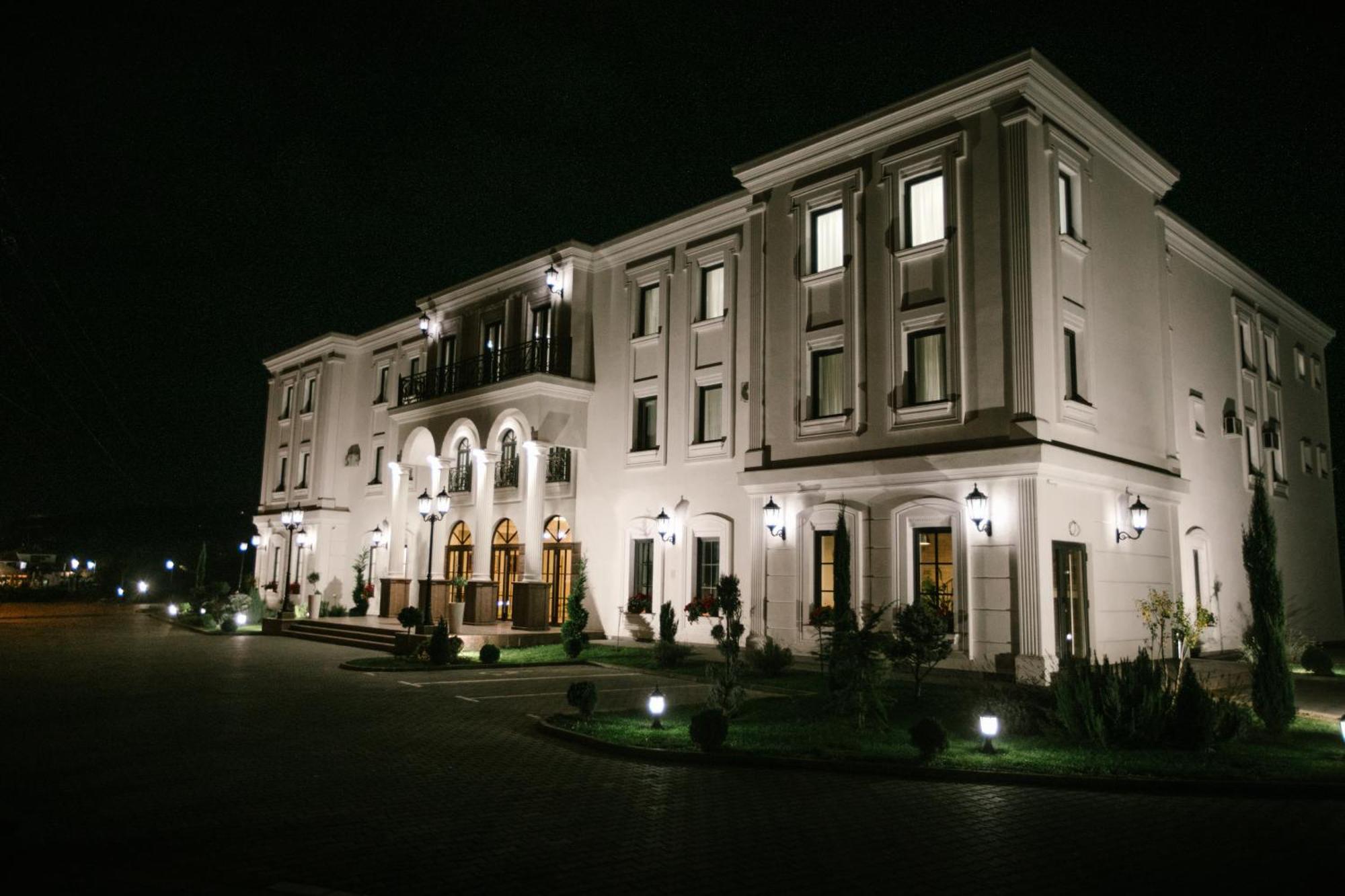 Hotel Beli Dvor Čačak Dış mekan fotoğraf