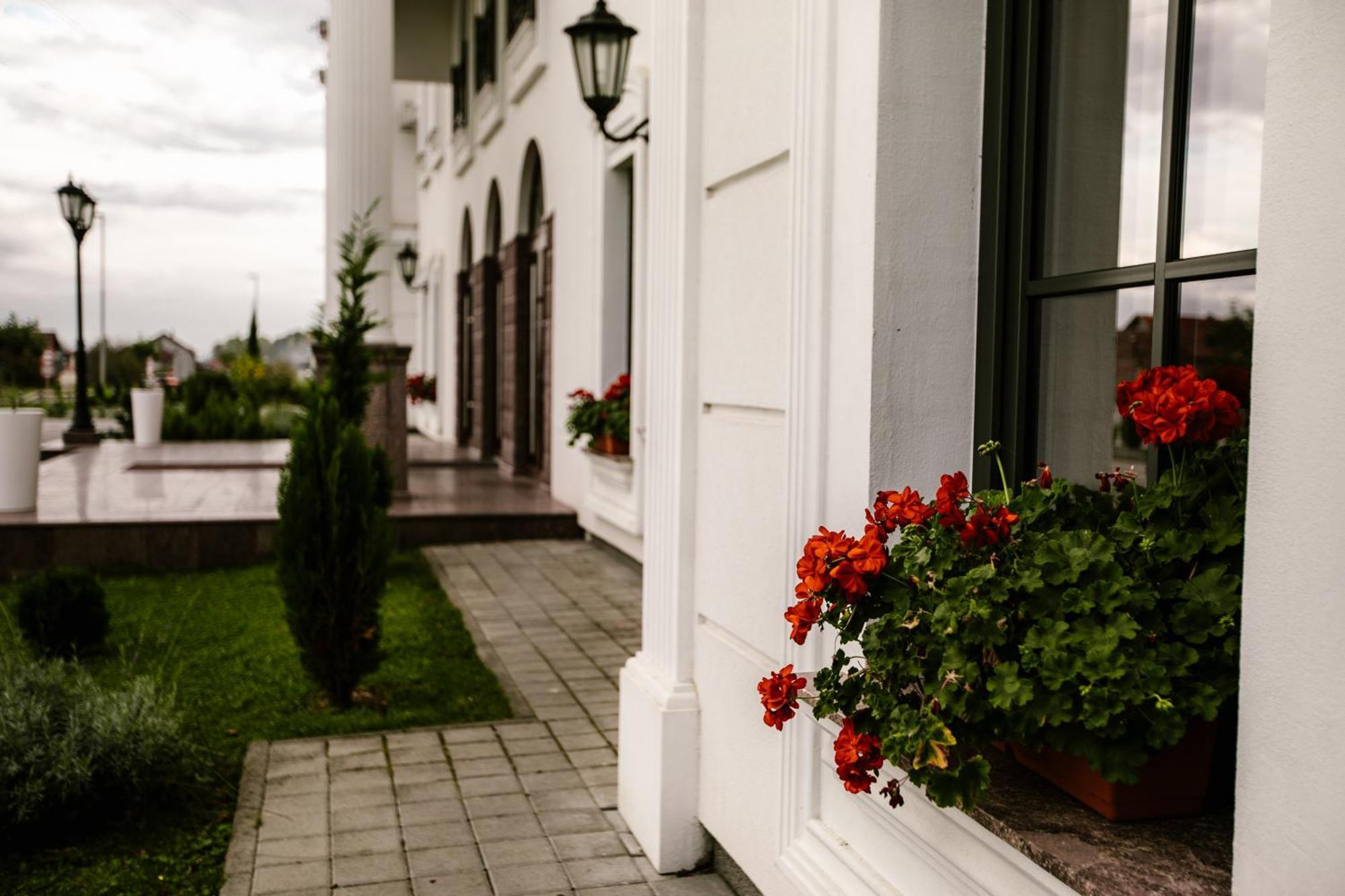 Hotel Beli Dvor Čačak Dış mekan fotoğraf