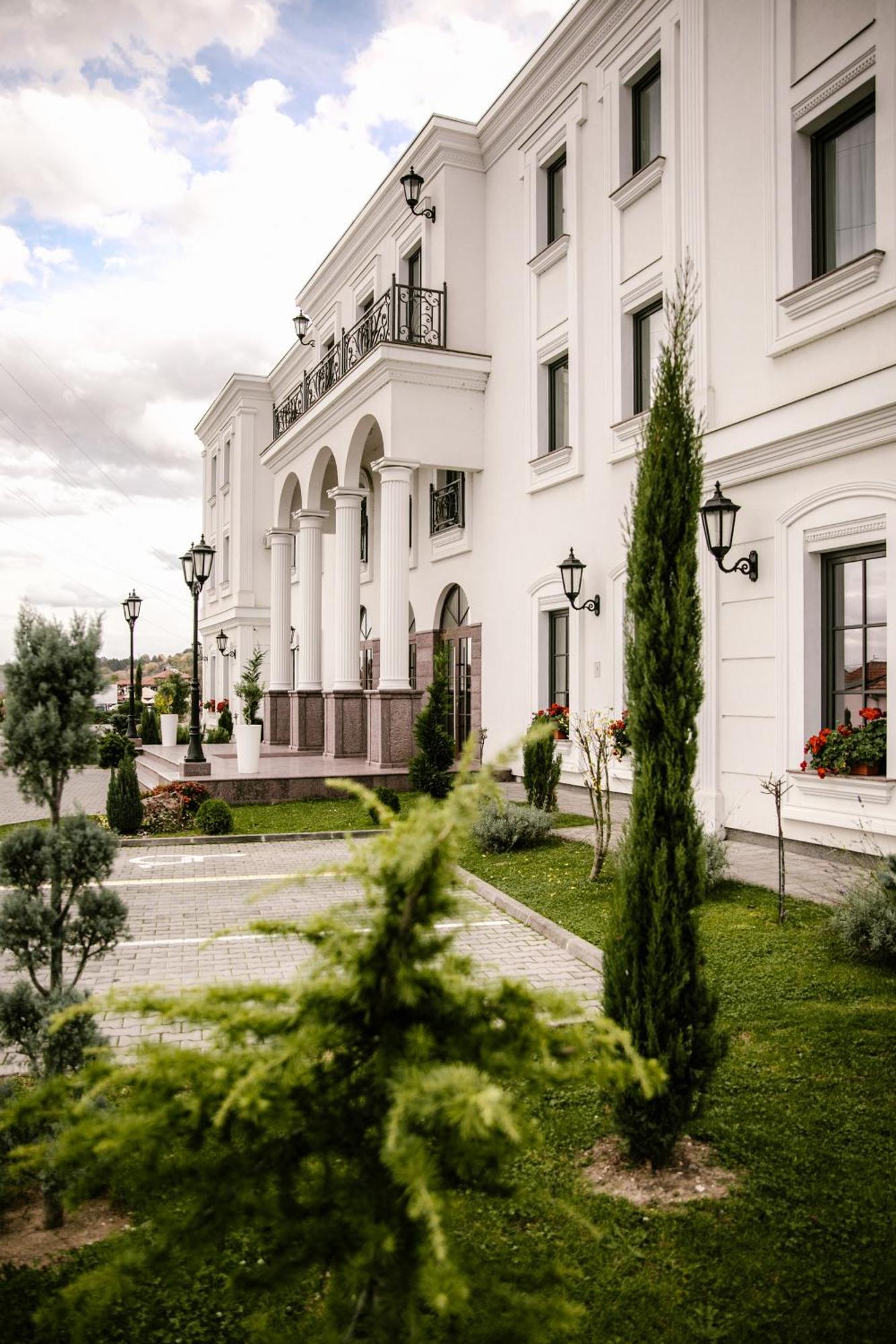 Hotel Beli Dvor Čačak Dış mekan fotoğraf