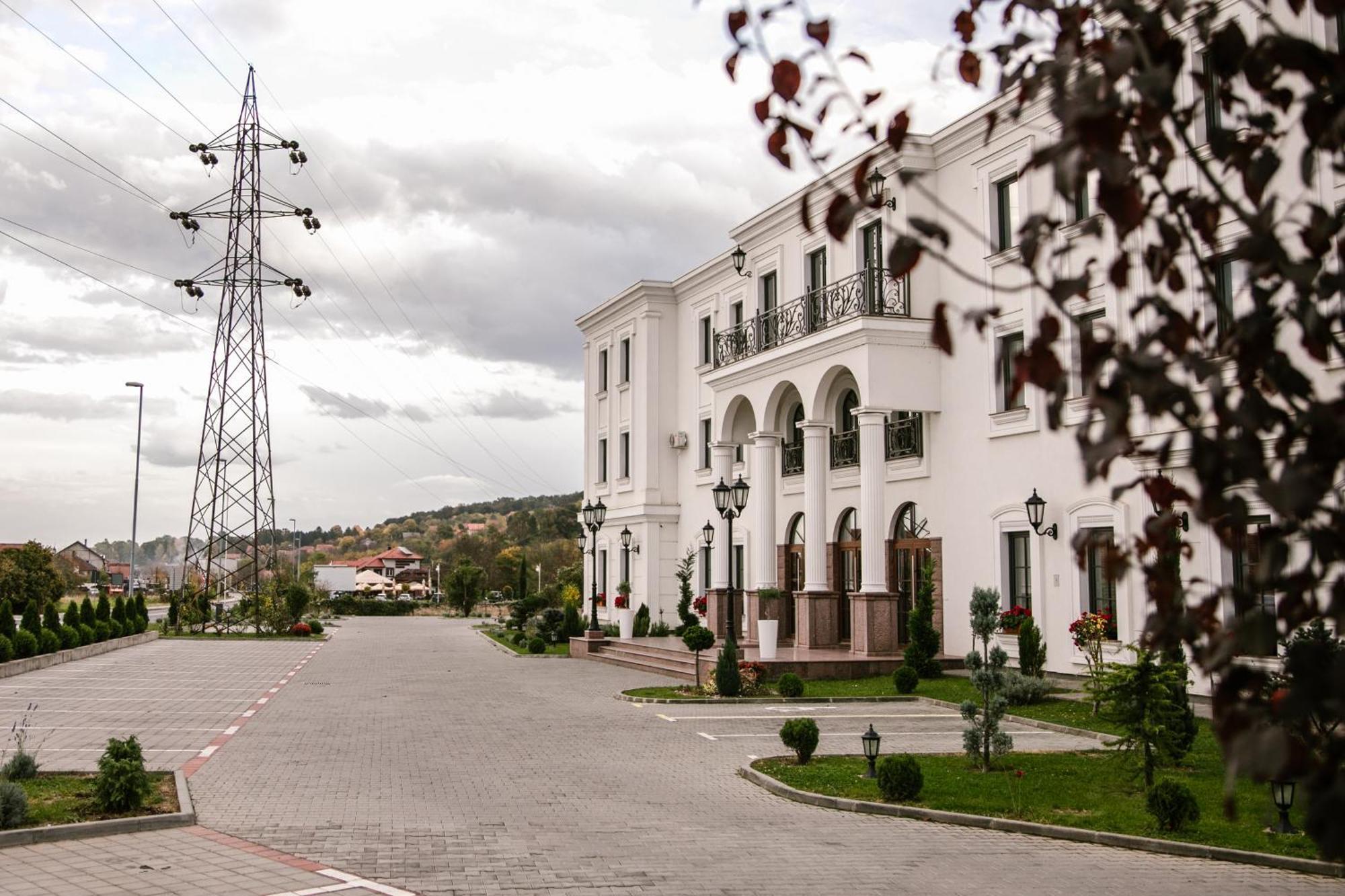 Hotel Beli Dvor Čačak Dış mekan fotoğraf
