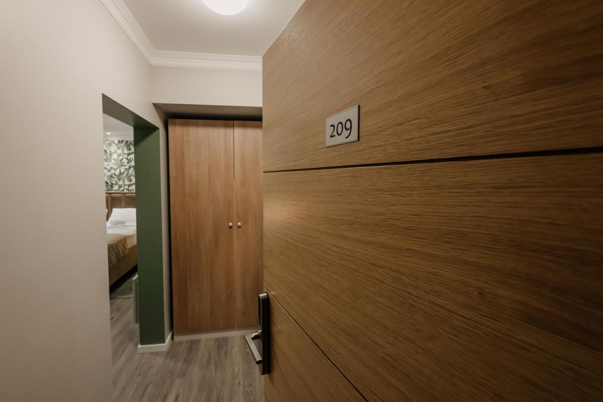 Hotel Beli Dvor Čačak Dış mekan fotoğraf