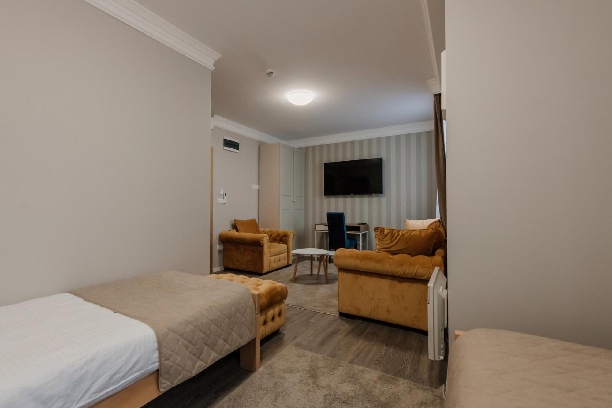 Hotel Beli Dvor Čačak Dış mekan fotoğraf
