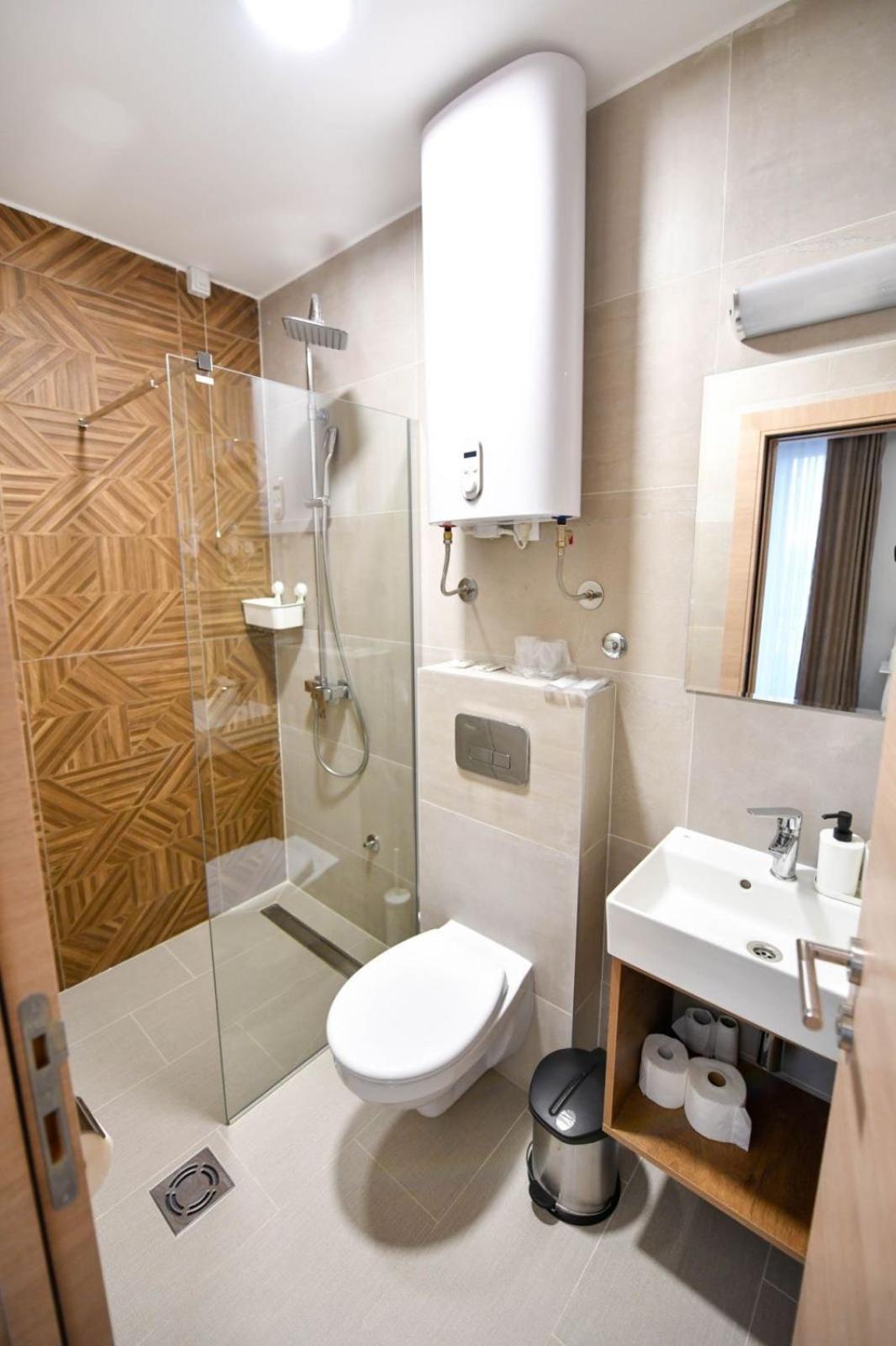 Hotel Beli Dvor Čačak Dış mekan fotoğraf