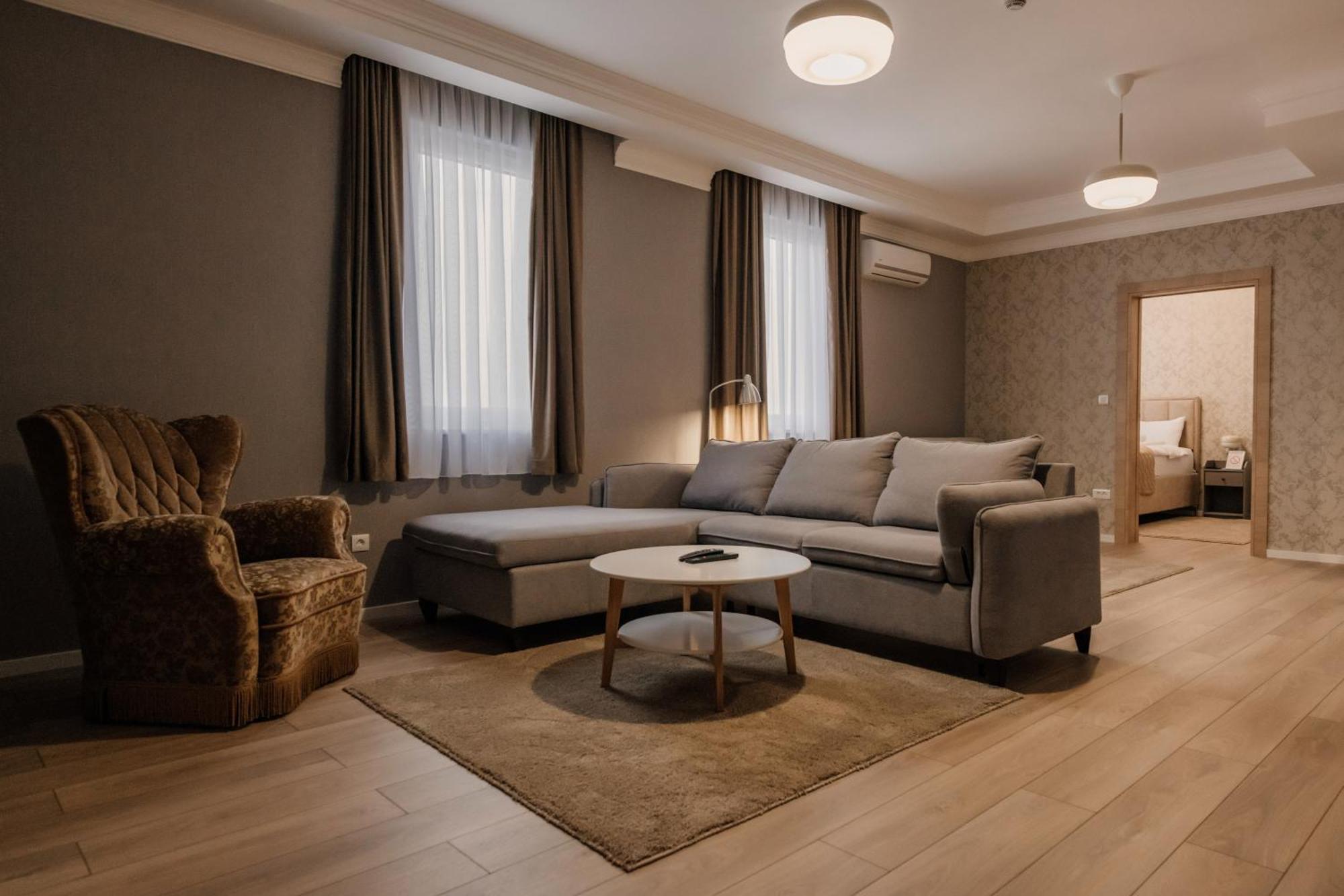 Hotel Beli Dvor Čačak Dış mekan fotoğraf