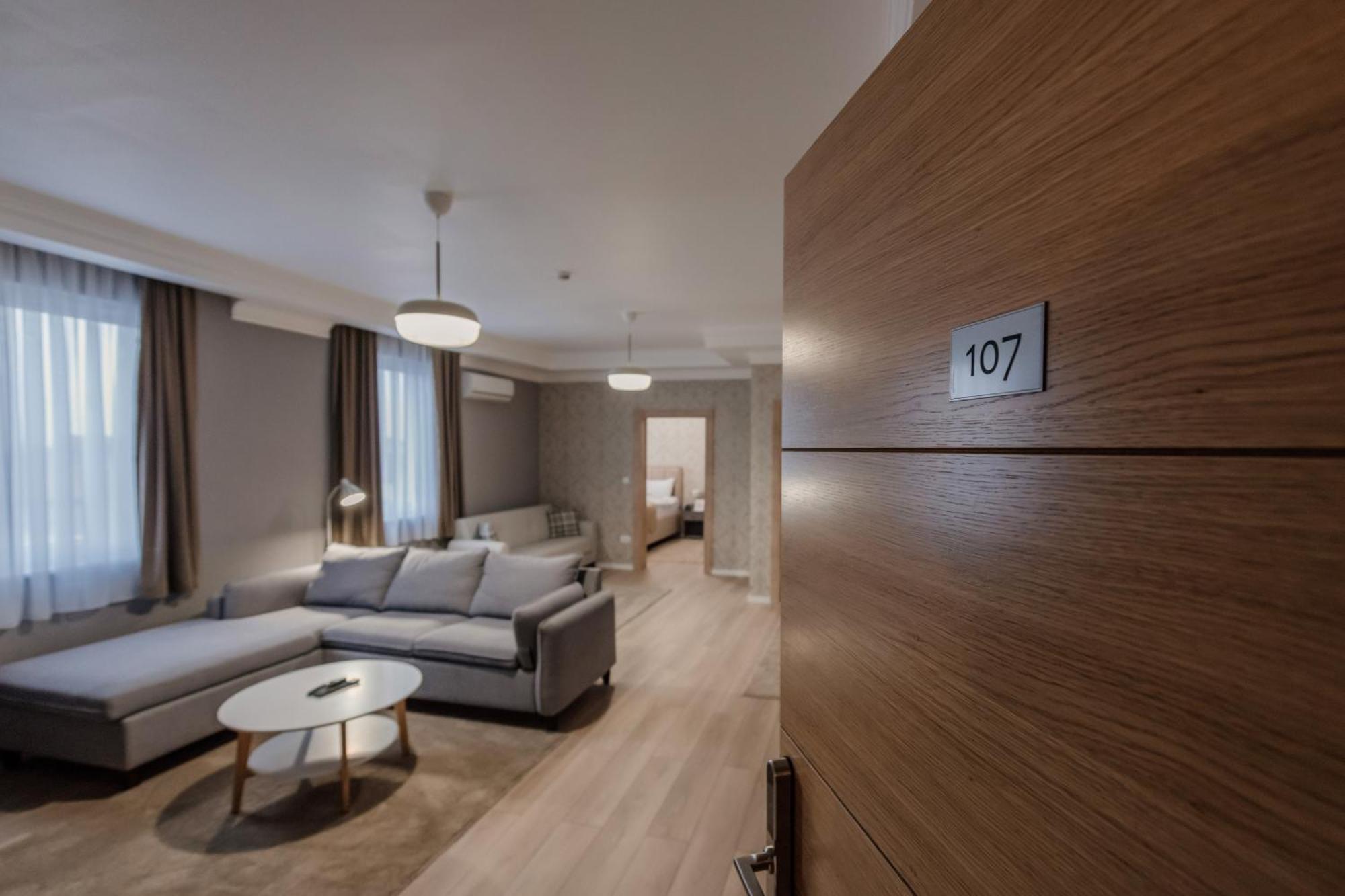 Hotel Beli Dvor Čačak Dış mekan fotoğraf