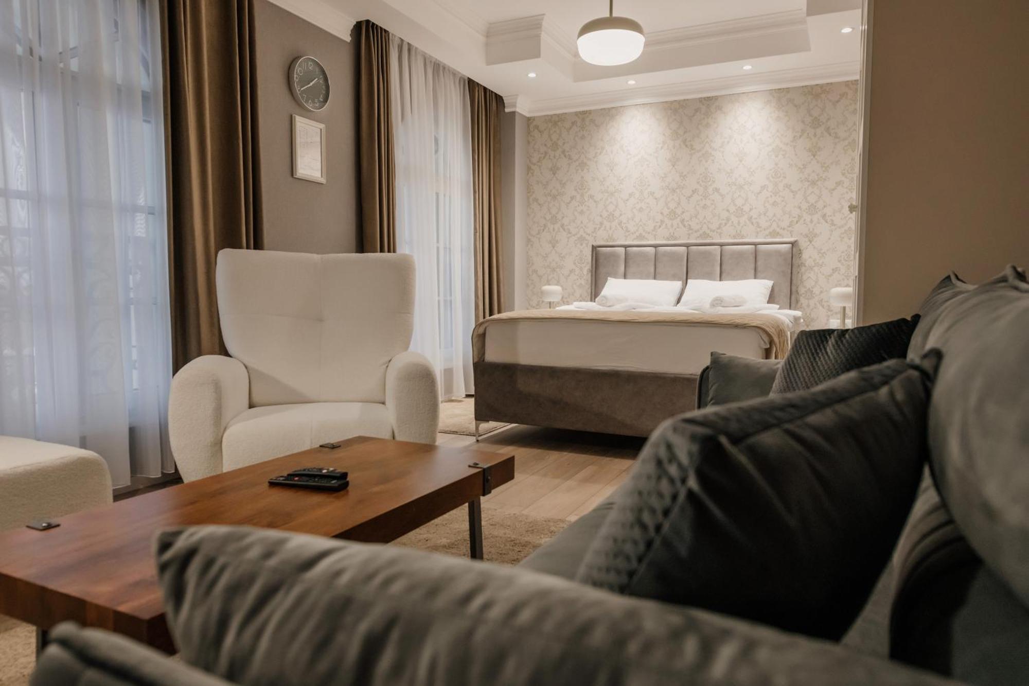 Hotel Beli Dvor Čačak Dış mekan fotoğraf