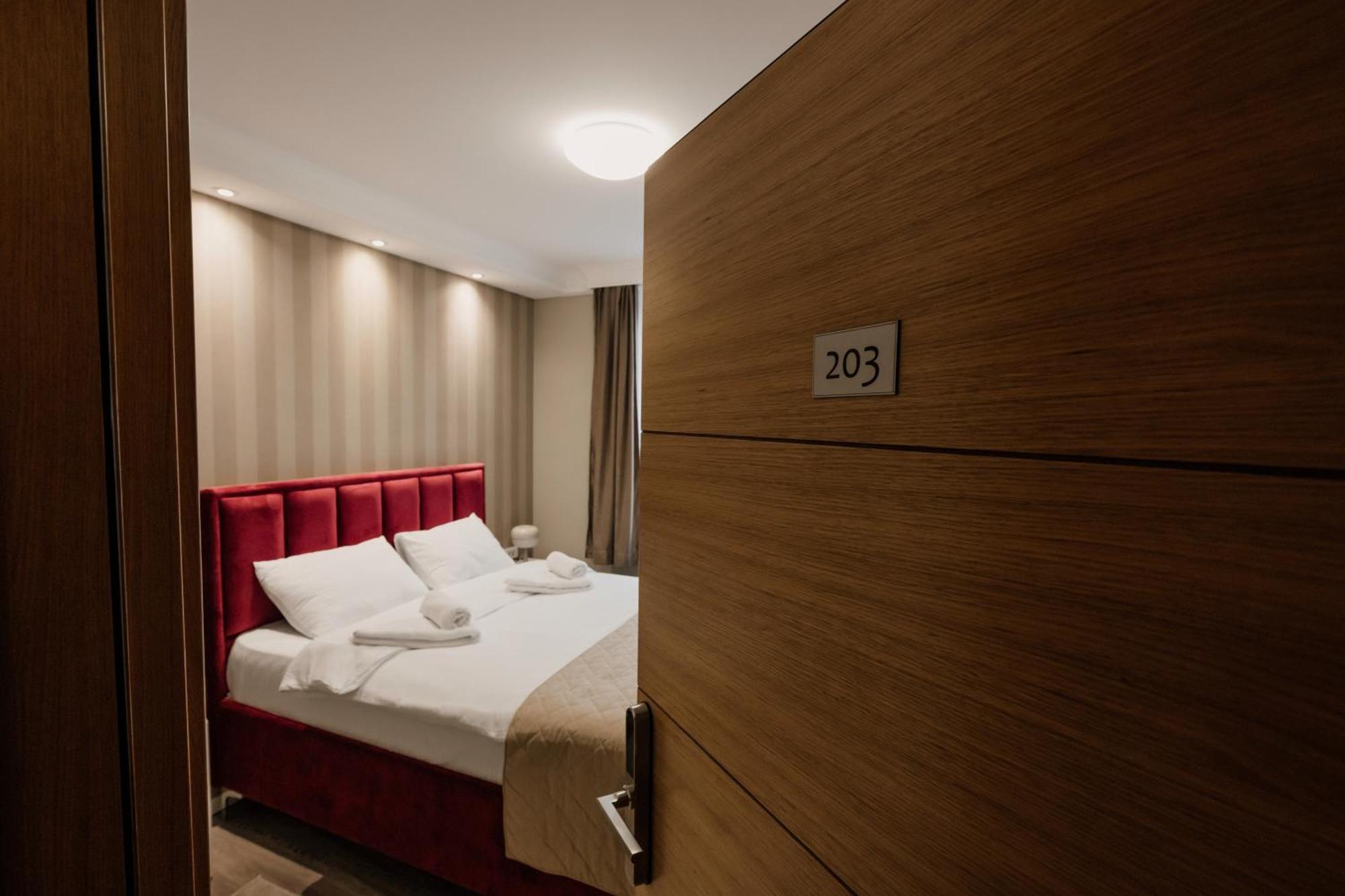 Hotel Beli Dvor Čačak Dış mekan fotoğraf