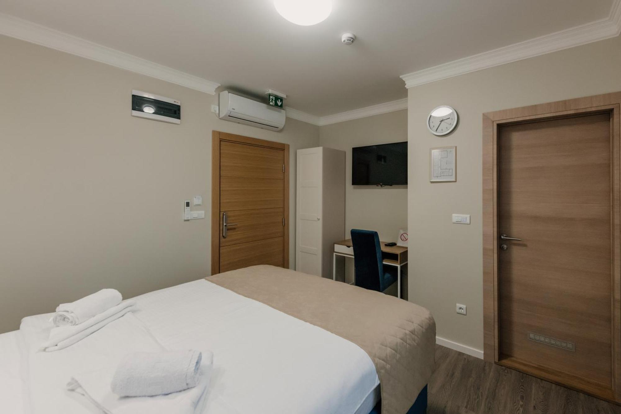 Hotel Beli Dvor Čačak Dış mekan fotoğraf
